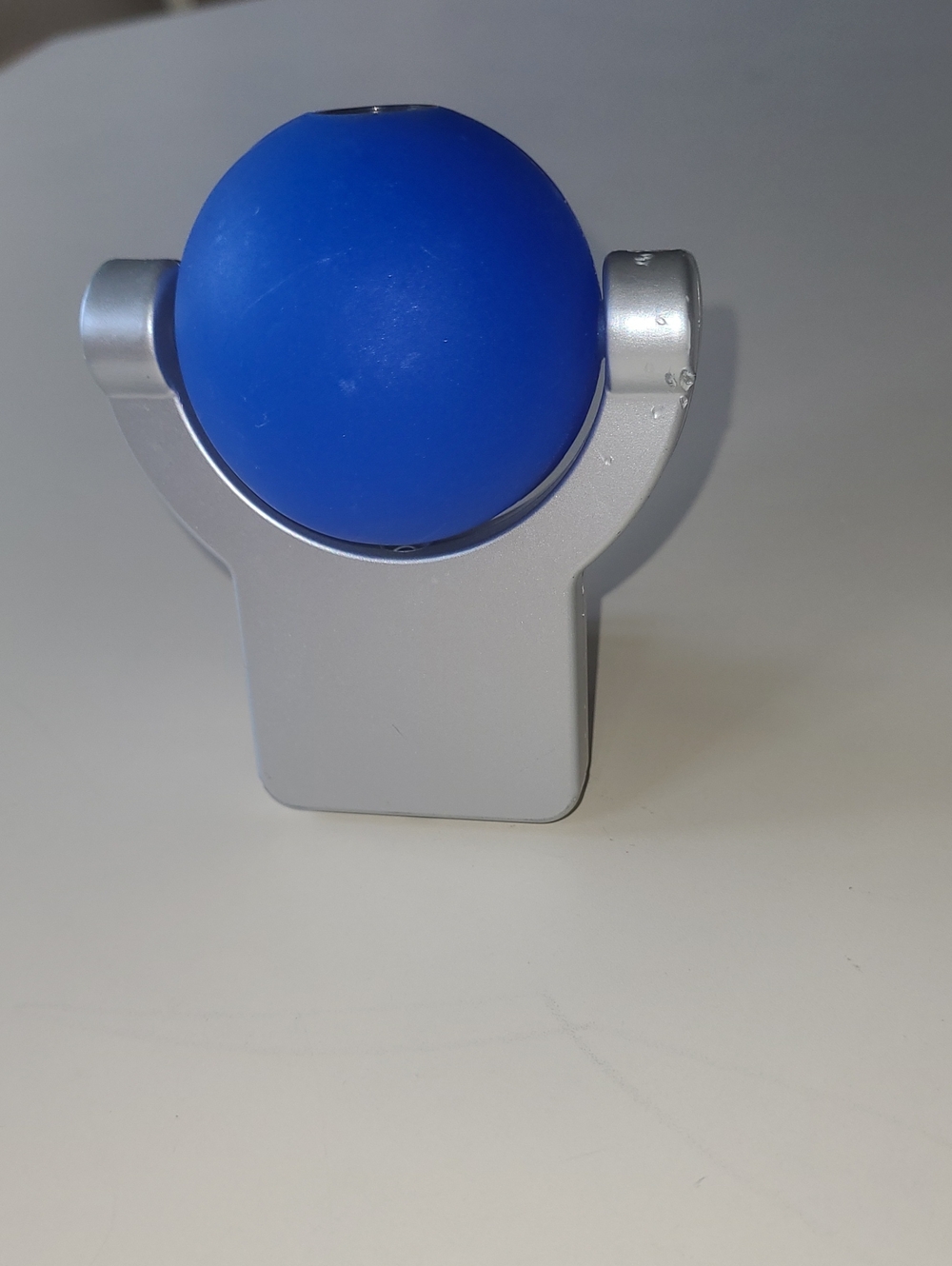Projectable Tropical Fish  LED Night Light Plug-In - Picture 3 of 4